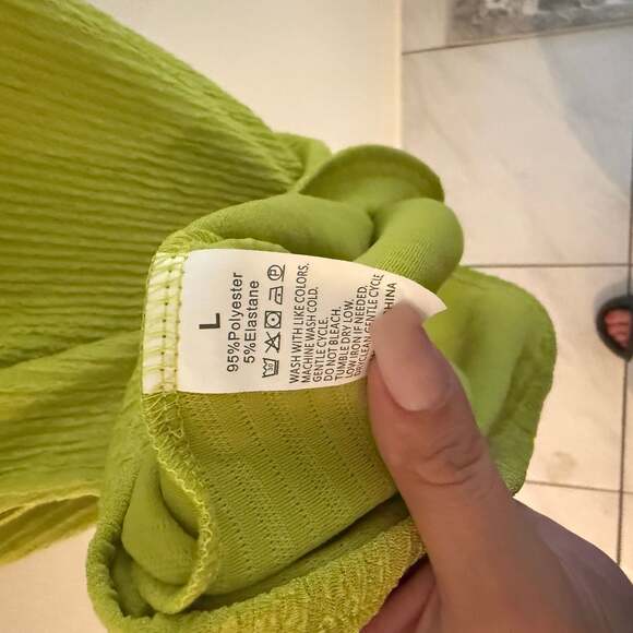 Green maxi skirt with tie detail and scrounge on the... - Picture 2 of 3